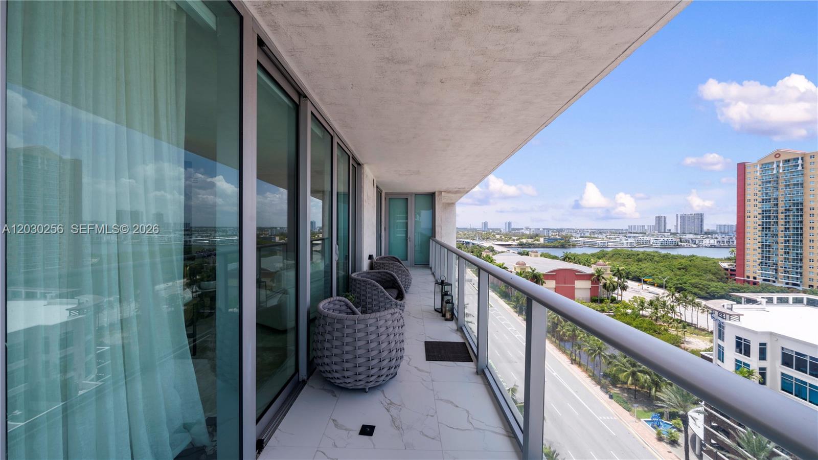 PARQUE TOWERS CONDO - Residential