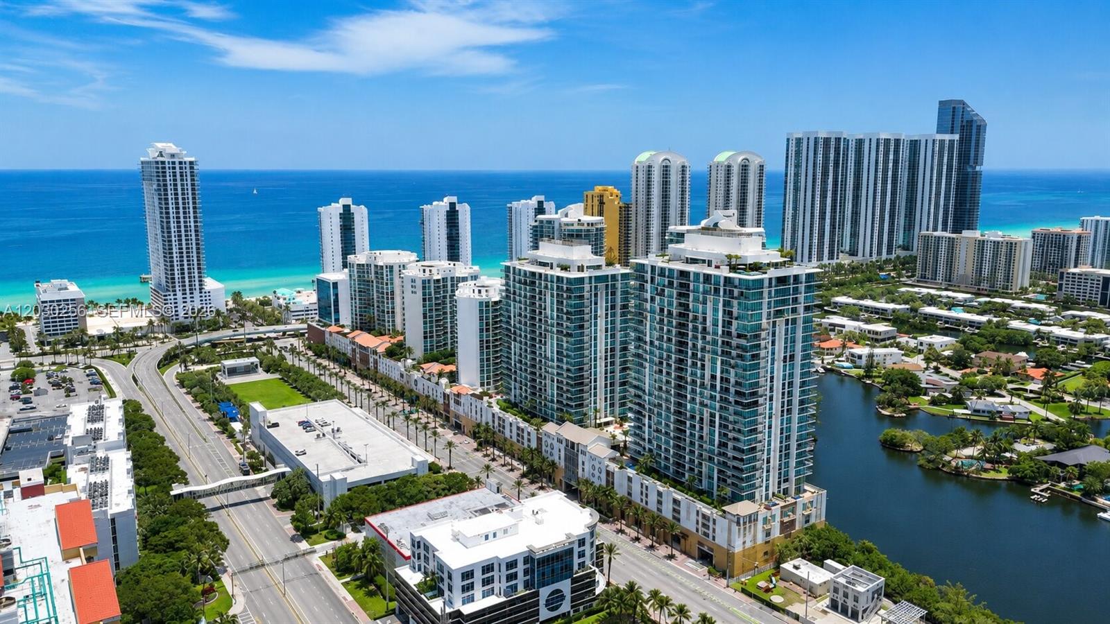 PARQUE TOWERS CONDO - Residential