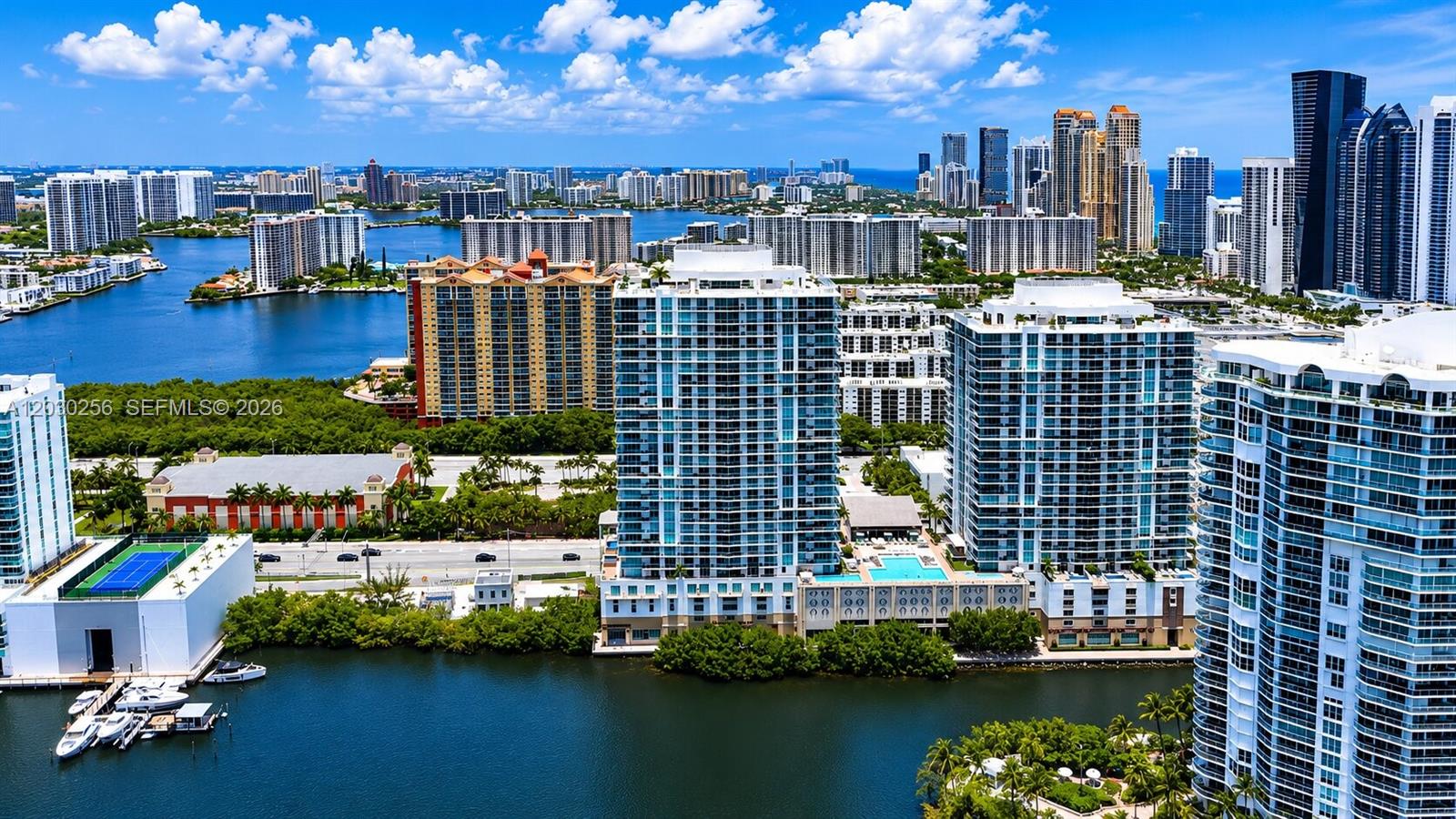PARQUE TOWERS CONDO - Residential