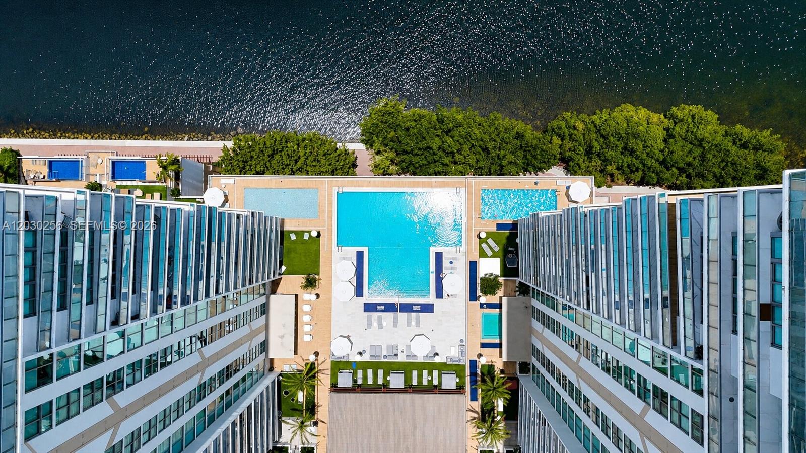 PARQUE TOWERS CONDO - Residential