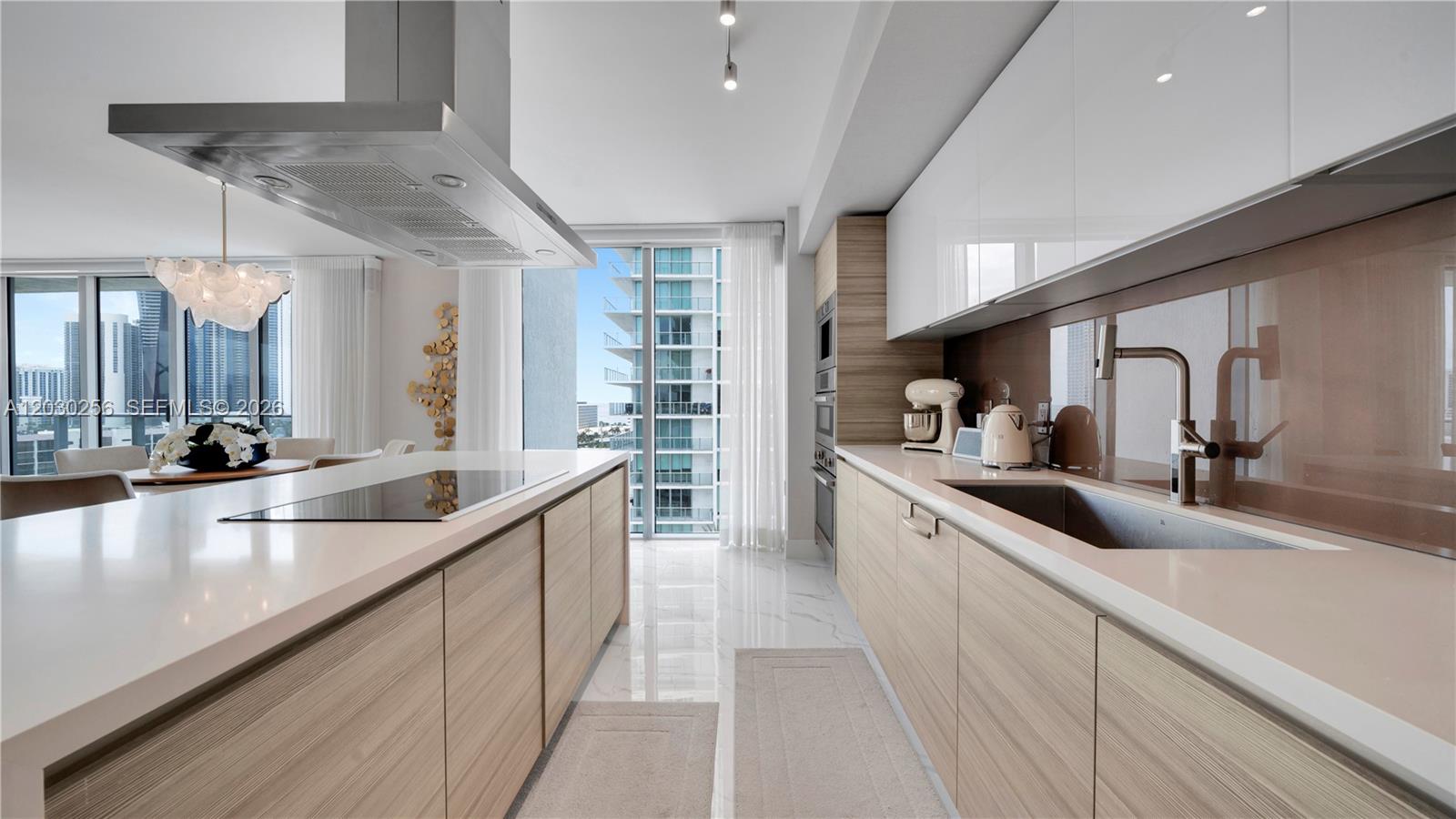 PARQUE TOWERS CONDO - Residential