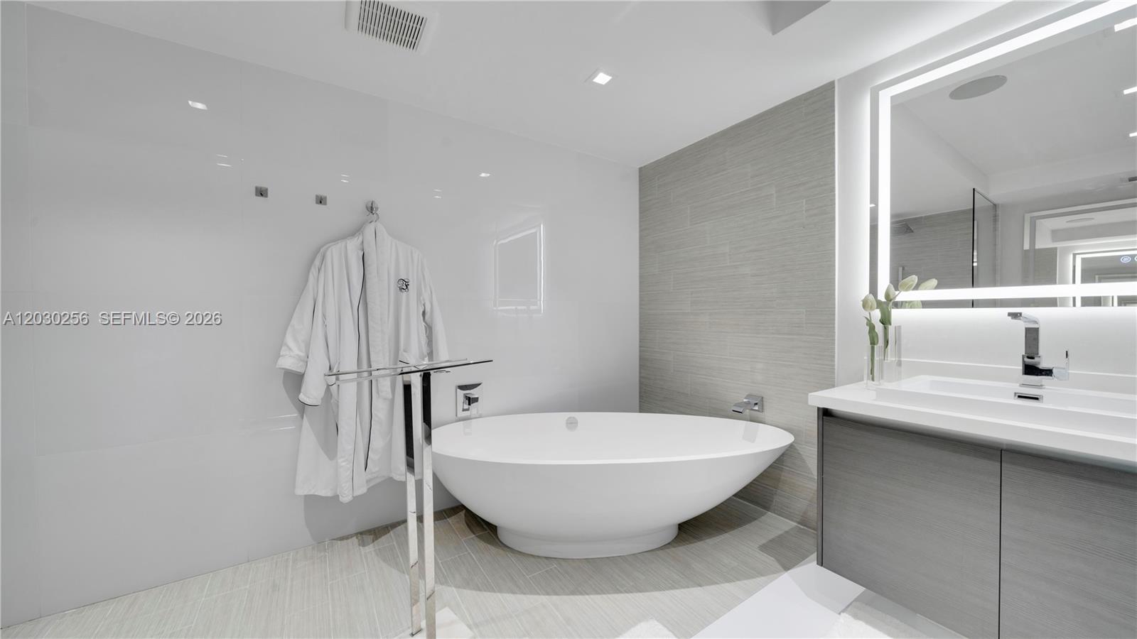 PARQUE TOWERS CONDO - Residential