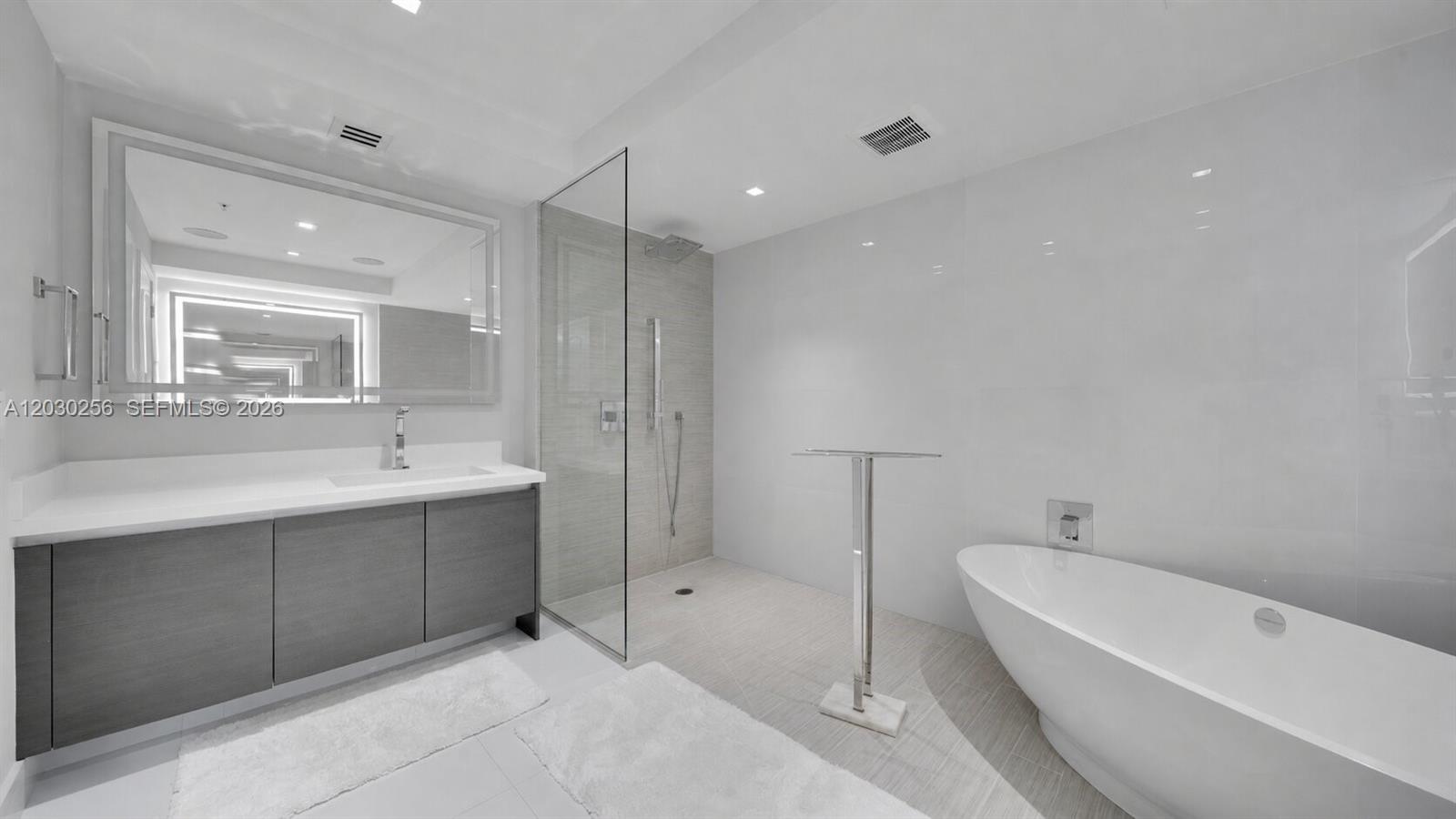 PARQUE TOWERS CONDO - Residential
