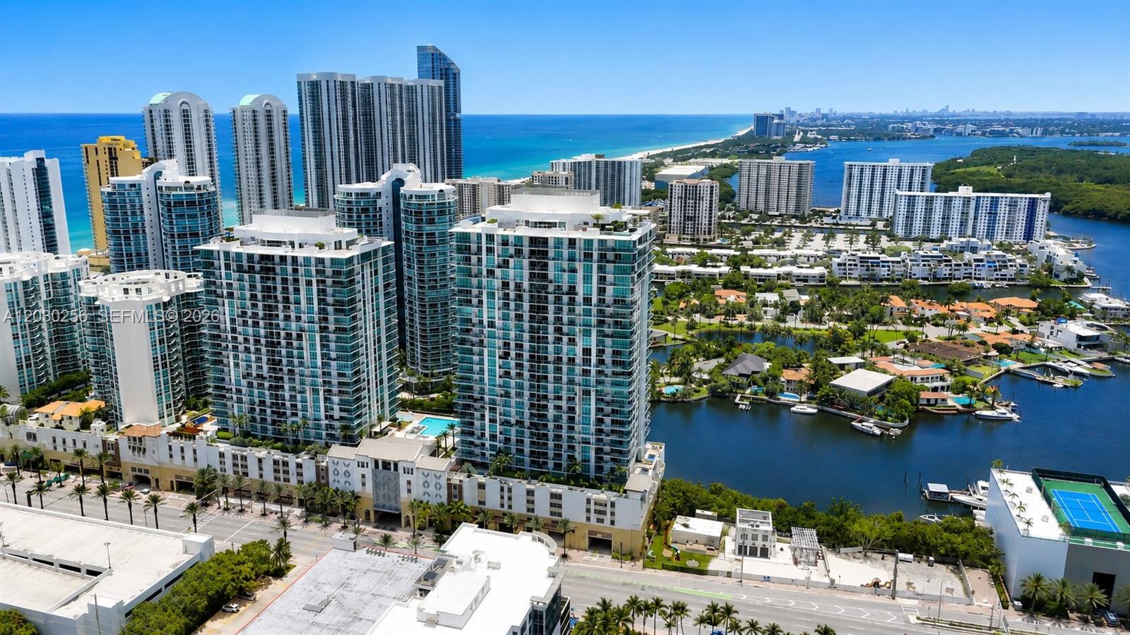 PARQUE TOWERS CONDO - Residential