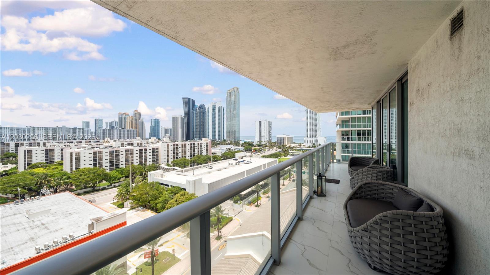 PARQUE TOWERS CONDO - Residential