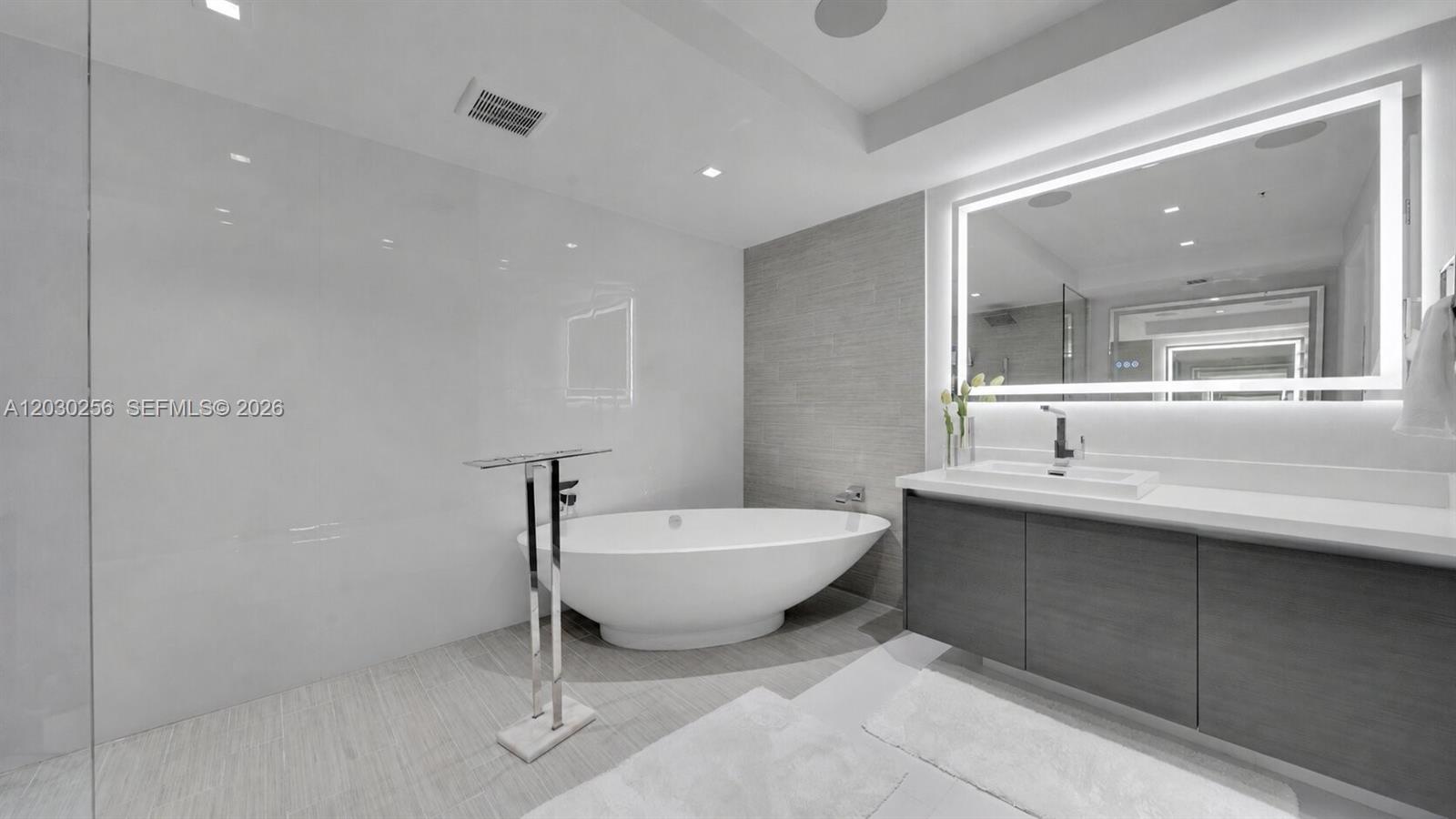 PARQUE TOWERS CONDO - Residential