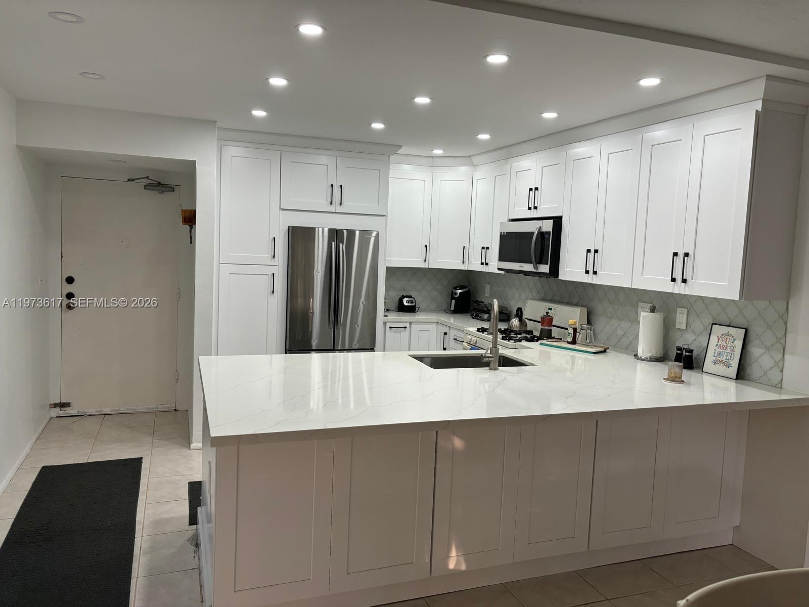 DADELAND GROVE CONDO - Residential