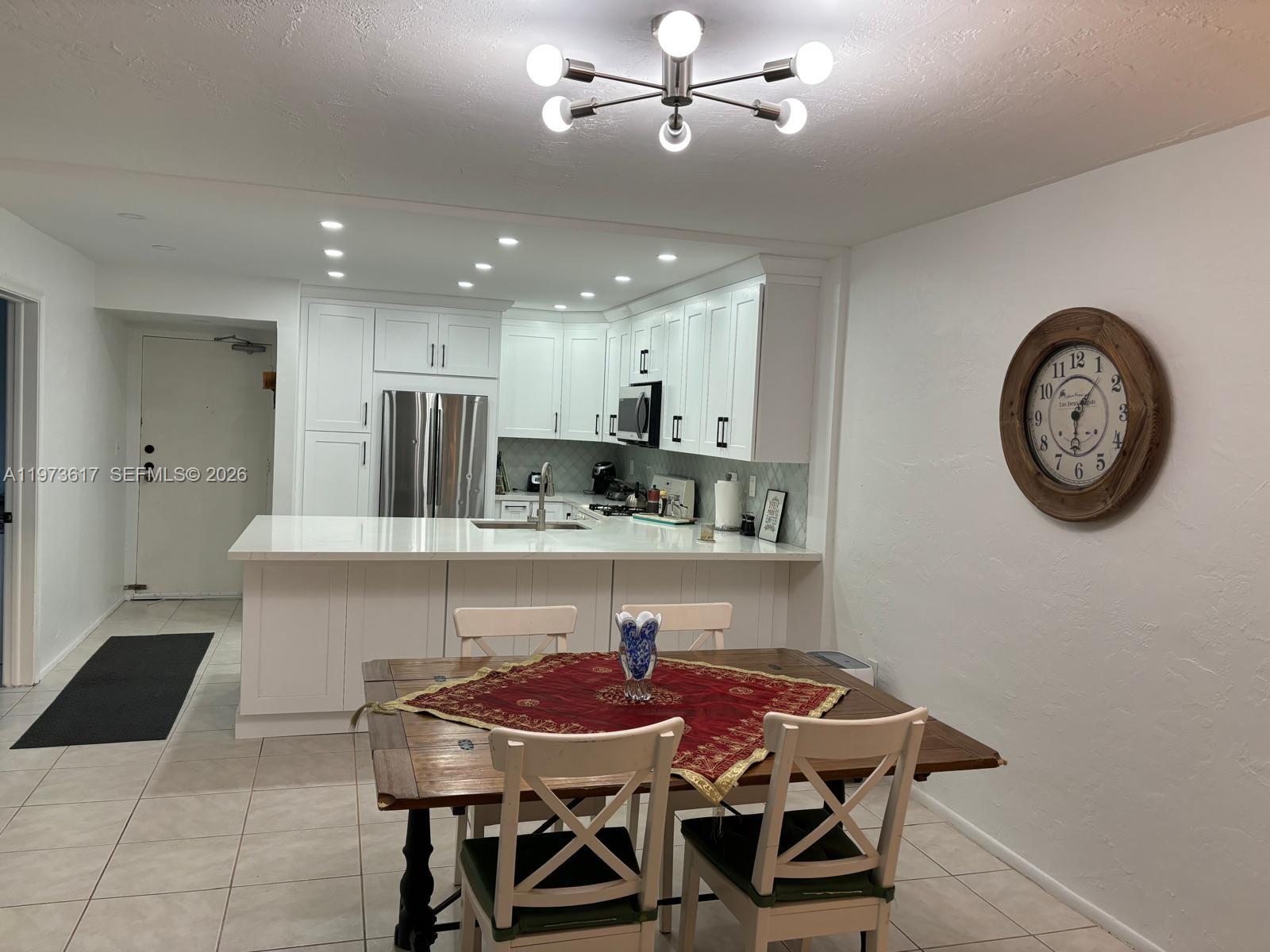 DADELAND GROVE CONDO - Residential