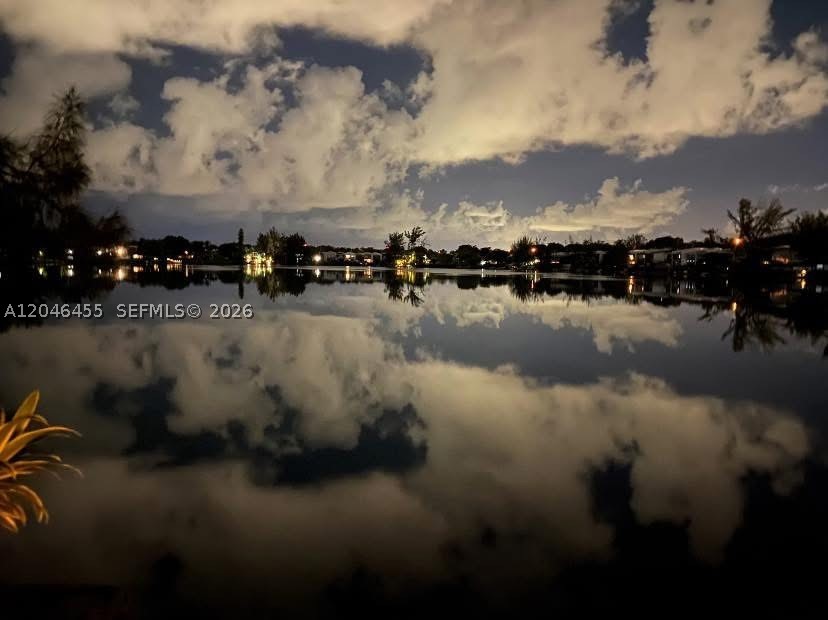 SOUGHT OUT LAKERIDGE TOWNHOME, LAKEFRONT PROPERTY FOR SALE. 
DECK APPROVED BY THE HOA, FLOATING DECK INCLUDED.
EXTENDED 2/2.5 OVER 1900 SQ FT, CENTRALLY LOCATED, LOW HOA & 24/7 SECURITY. 
OWNER AGENT SELLING DUE TO RELOCATION.

DU OR PROOF OF FUNDS REQUESTED BEFORE VIEWING.