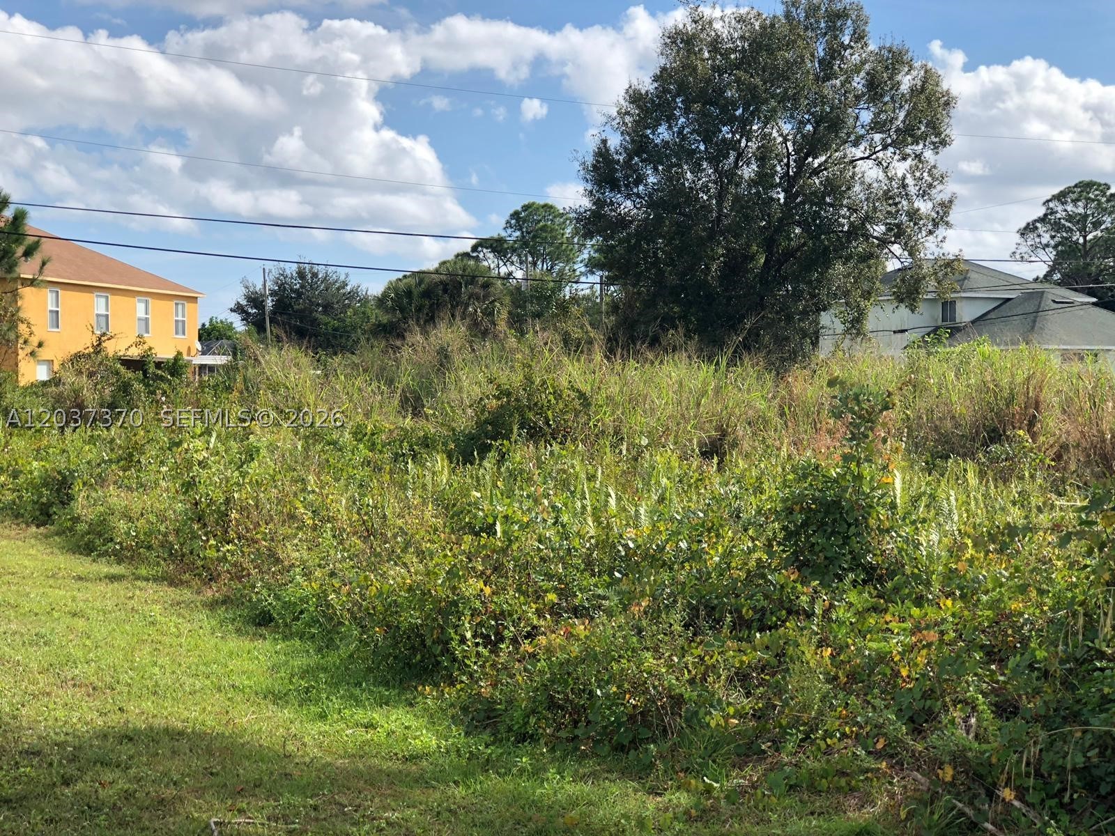**BACK ON THE MARKET** NICE LOT FOR SINGLE-FAMILY HOME. BUILD YOUR DREAM HOME OR HOLD FOR THE FUTURE.  NO ASSOCIATION FEES. AREA SURROUNDED BY NEW HOMES. THE PROPERTY HAS FRUIT TREES.
