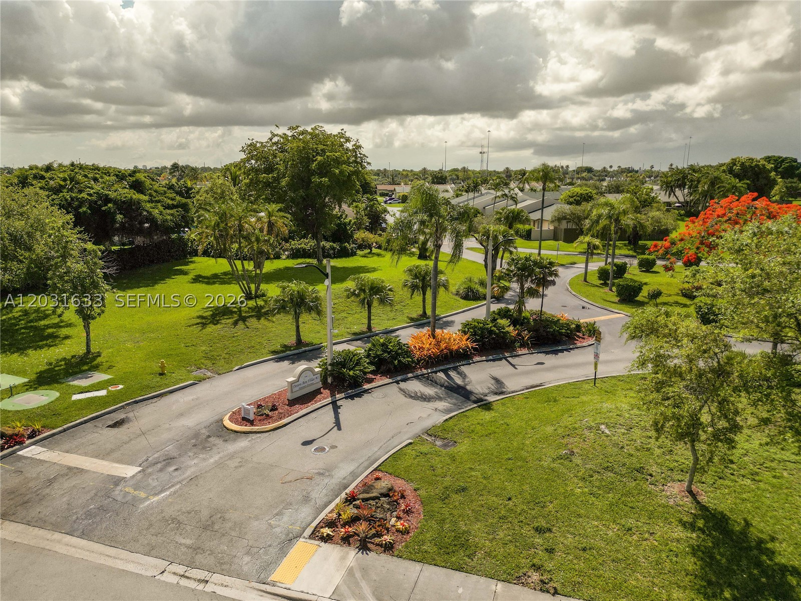 DEVON-AIRE VILLAS SEC 3 - Residential Lease