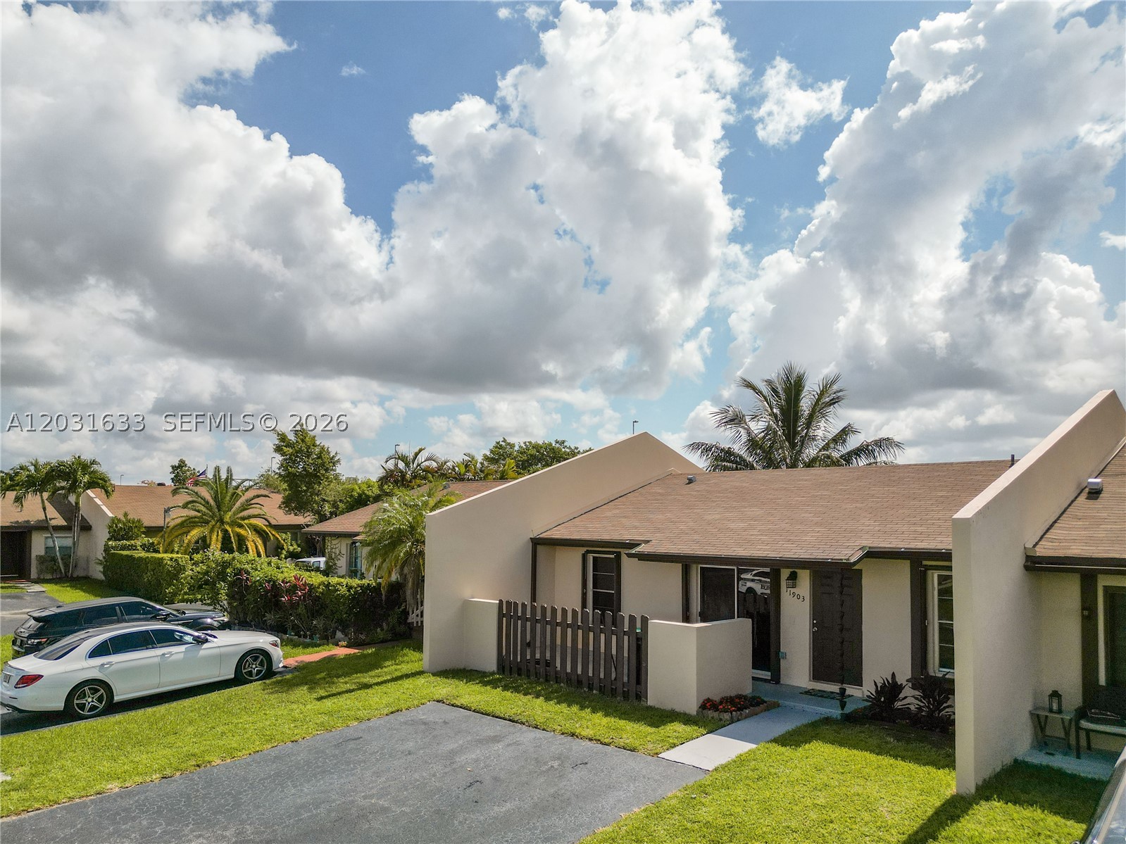 DEVON-AIRE VILLAS SEC 3 - Residential Lease
