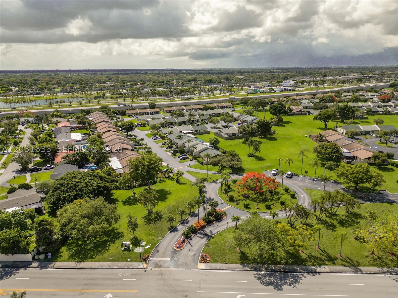 DEVON-AIRE VILLAS SEC 3 - Residential Lease