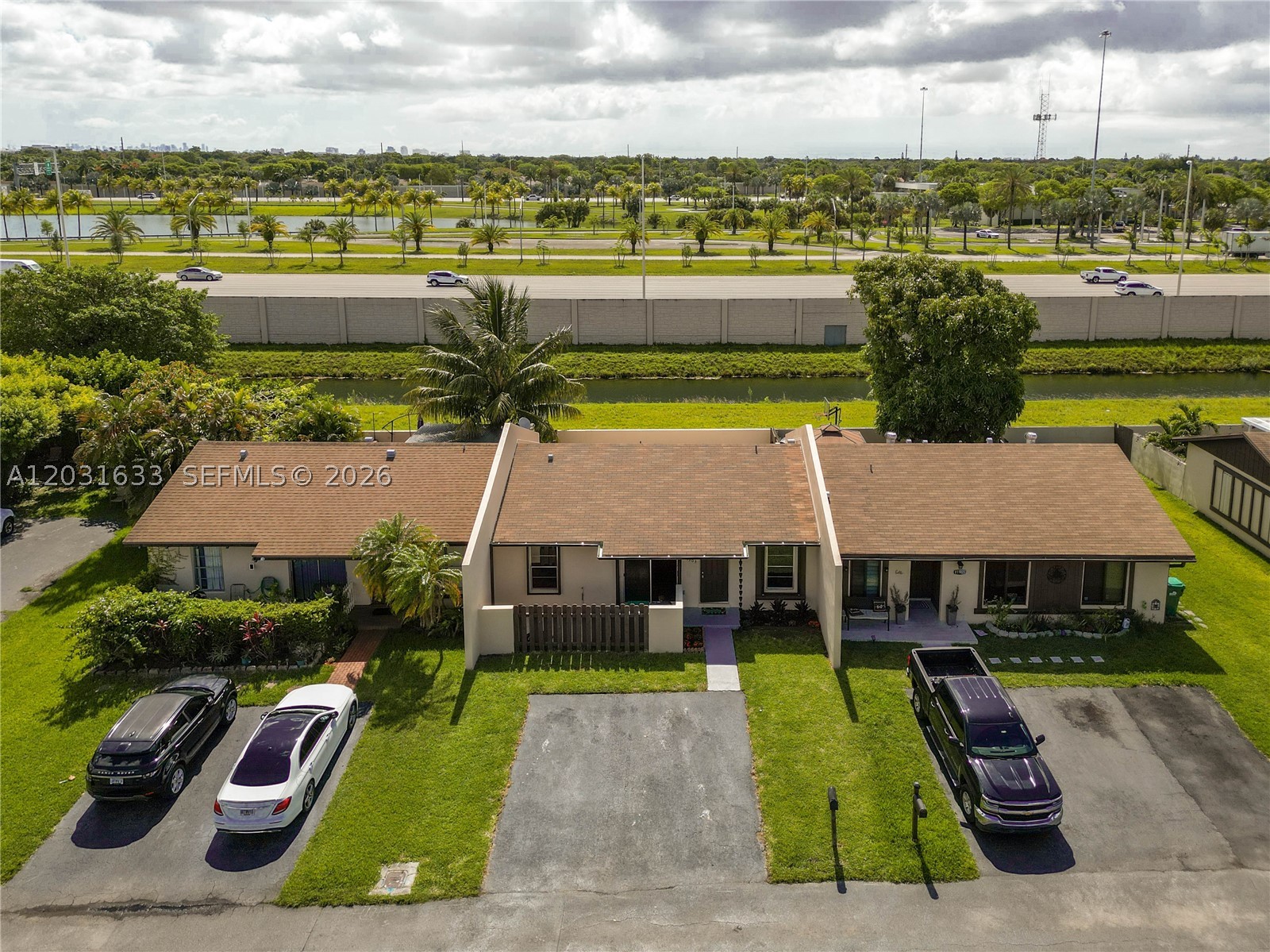 DEVON-AIRE VILLAS SEC 3 - Residential Lease