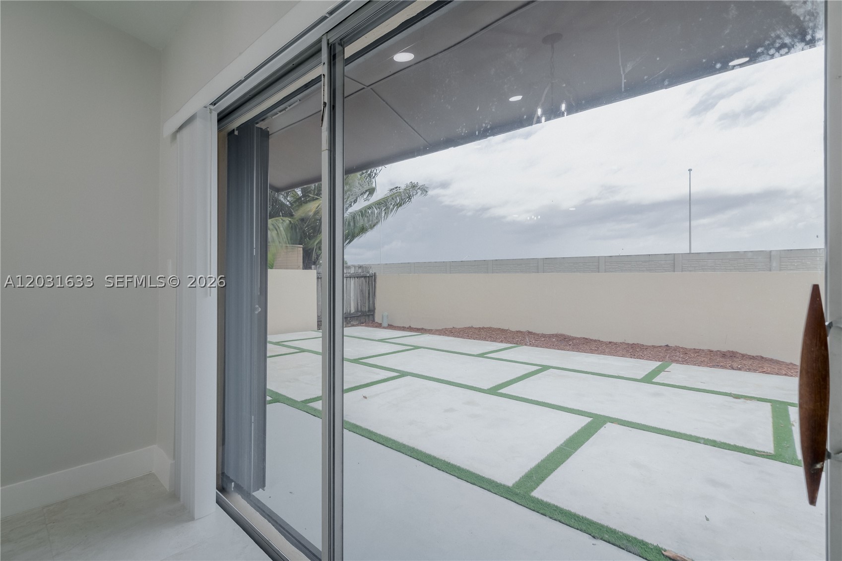 DEVON-AIRE VILLAS SEC 3 - Residential Lease