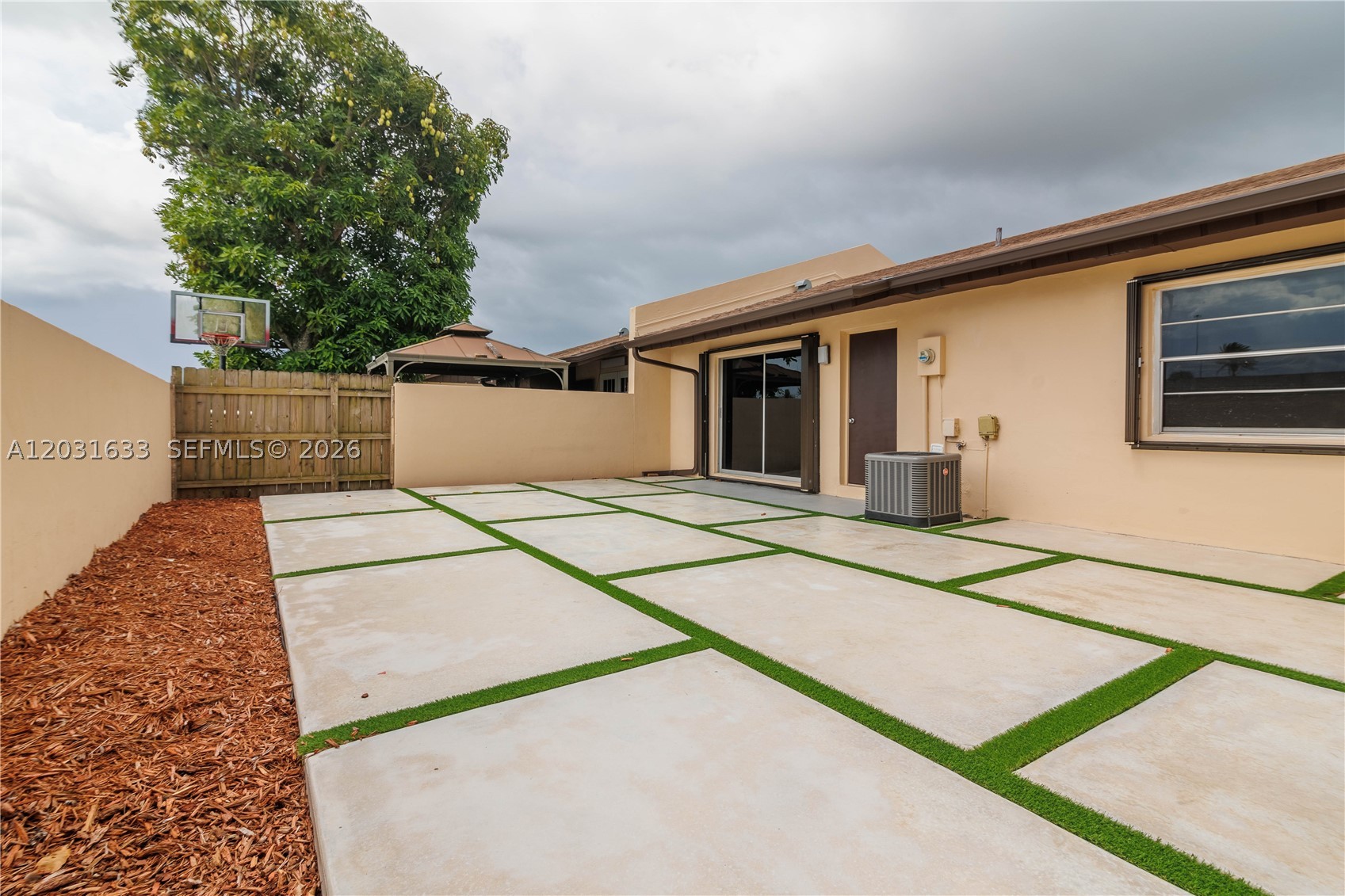 DEVON-AIRE VILLAS SEC 3 - Residential Lease