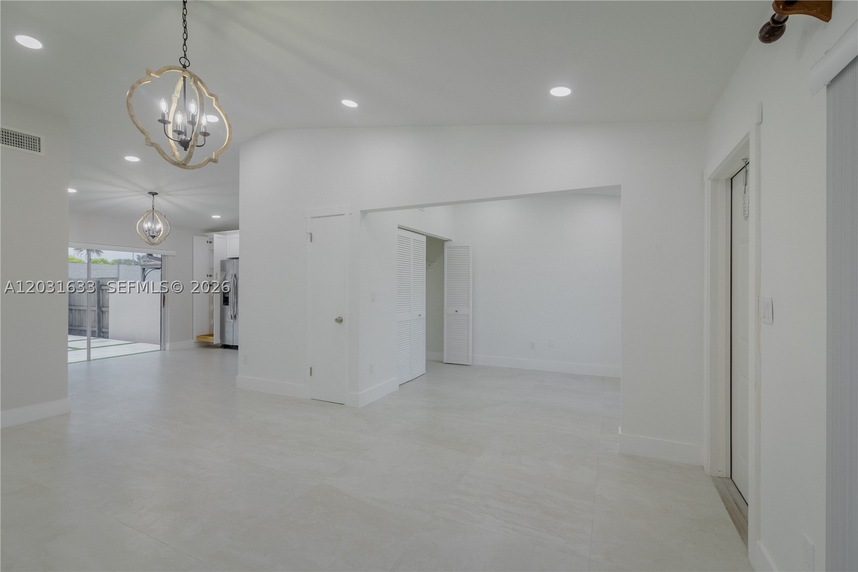 DEVON-AIRE VILLAS SEC 3 - Residential Lease
