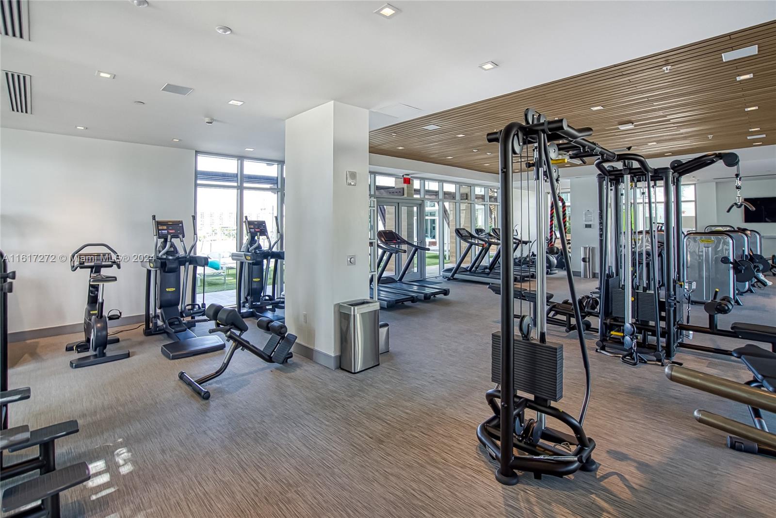 PARQUE TOWERS CONDO - Residential Lease