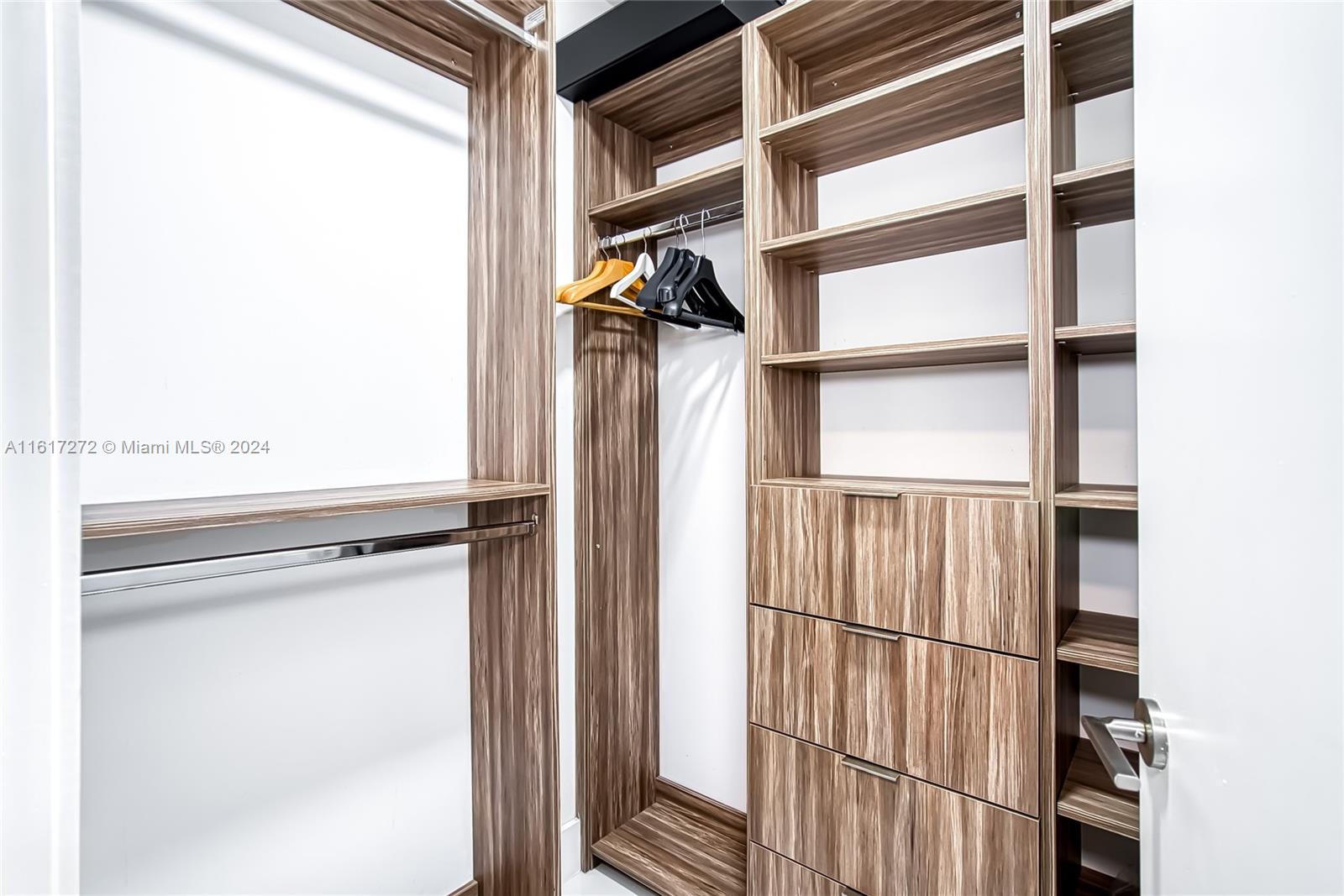 PARQUE TOWERS CONDO - Residential Lease