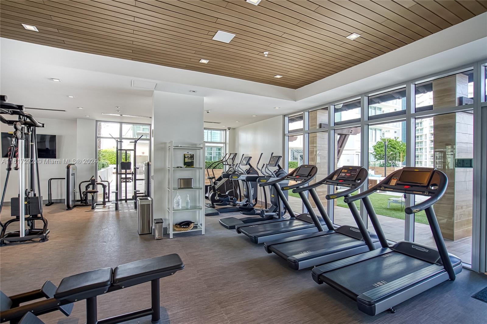 PARQUE TOWERS CONDO - Residential Lease