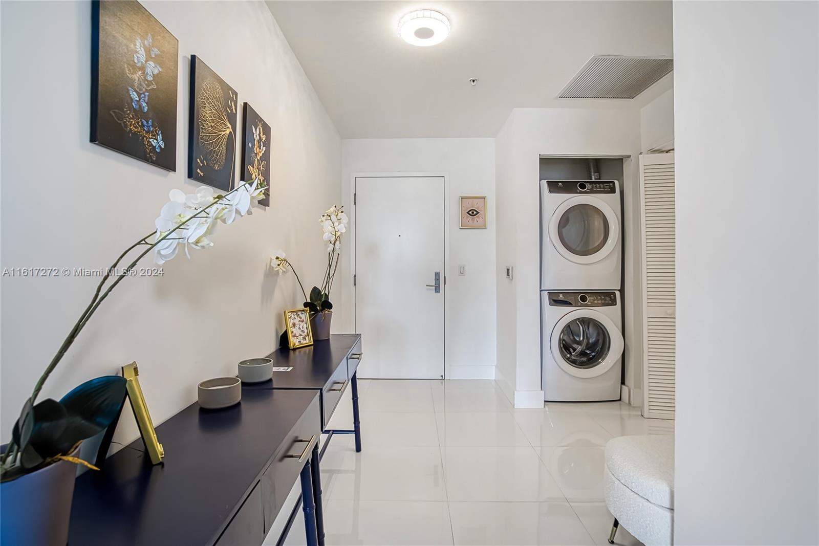 PARQUE TOWERS CONDO - Residential Lease