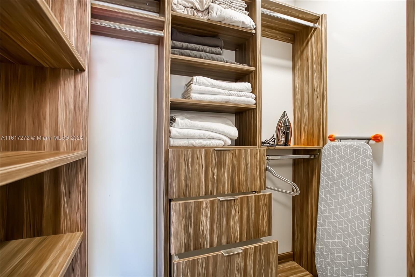 PARQUE TOWERS CONDO - Residential Lease