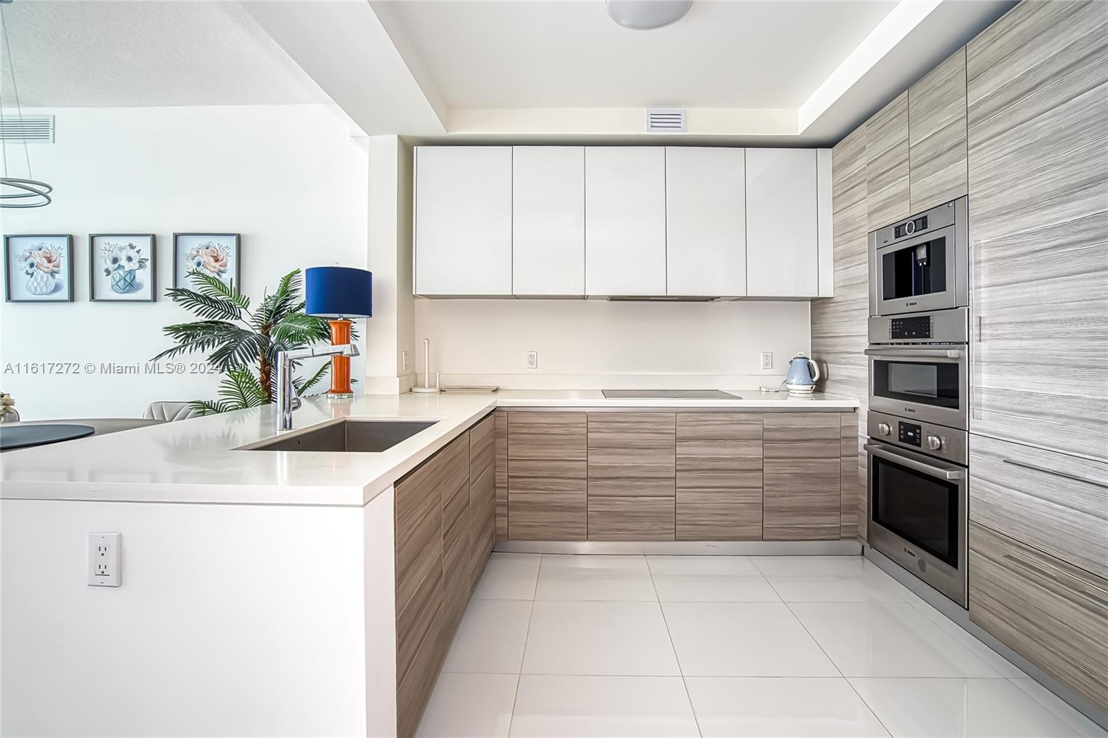 PARQUE TOWERS CONDO - Residential Lease