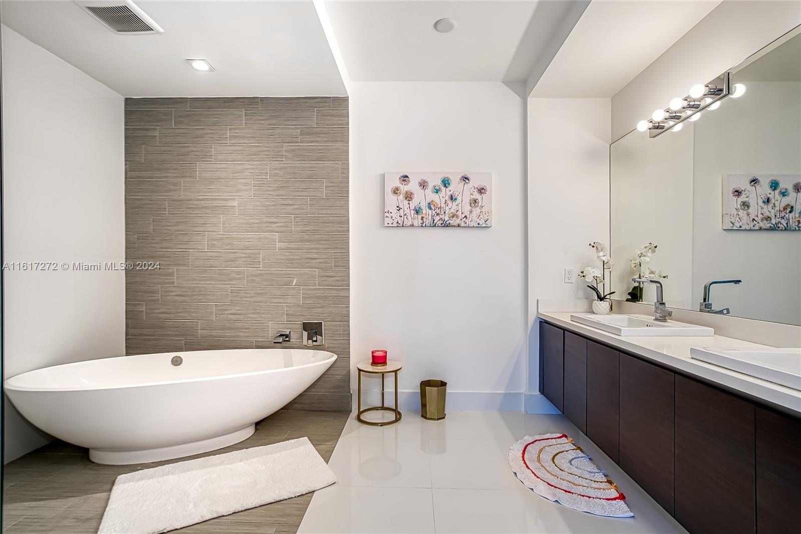 PARQUE TOWERS CONDO - Residential Lease