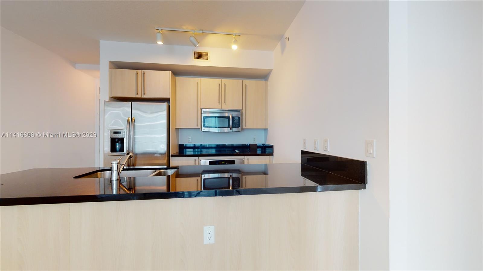 THE AXIS ON BRICKELL II C - Residential Lease