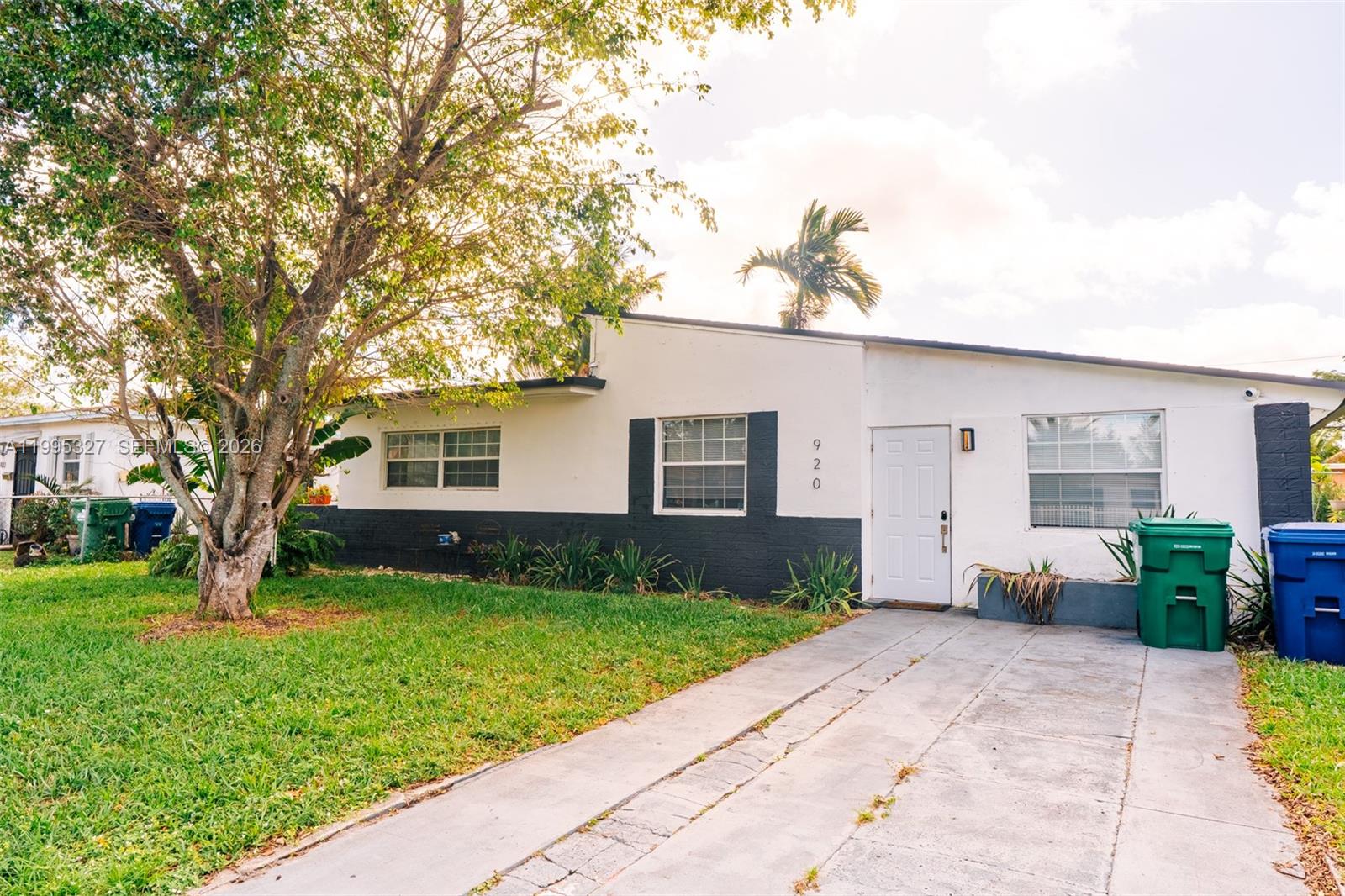 Welcome to this beautifully remodeled 3-bedroom, 2-bathroom home, thoughtfully updated with a modern, clean aesthetic throughout. Featuring stylish finishes, an open and inviting layout, and move-in-ready condition, this property offers both comfort and functionality. Ideal as a primary residence or an excellent investment opportunity, the home is perfectly suited for short-term rentals, with a layout that appeals to today's renters and guests. Bright living spaces, updated bathrooms, and well-appointed bedrooms create a welcoming environment that maximizes both enjoyment and rental potential.
Whether you're looking to expand your investment portfolio or secure a turnkey property in a desirable area, this home offers modern living with strong income-generating potential.