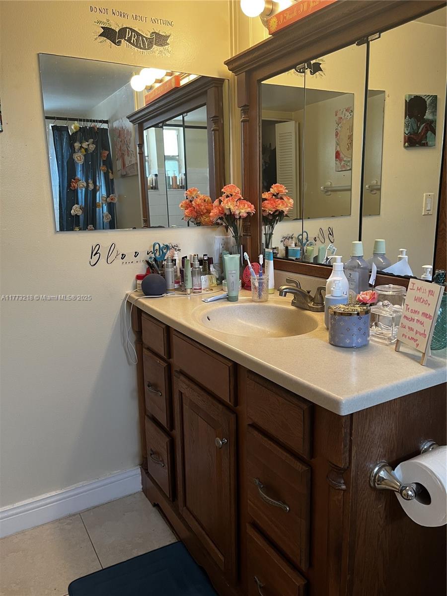 GARDENS NORTH THREE CONDO - Residential Lease