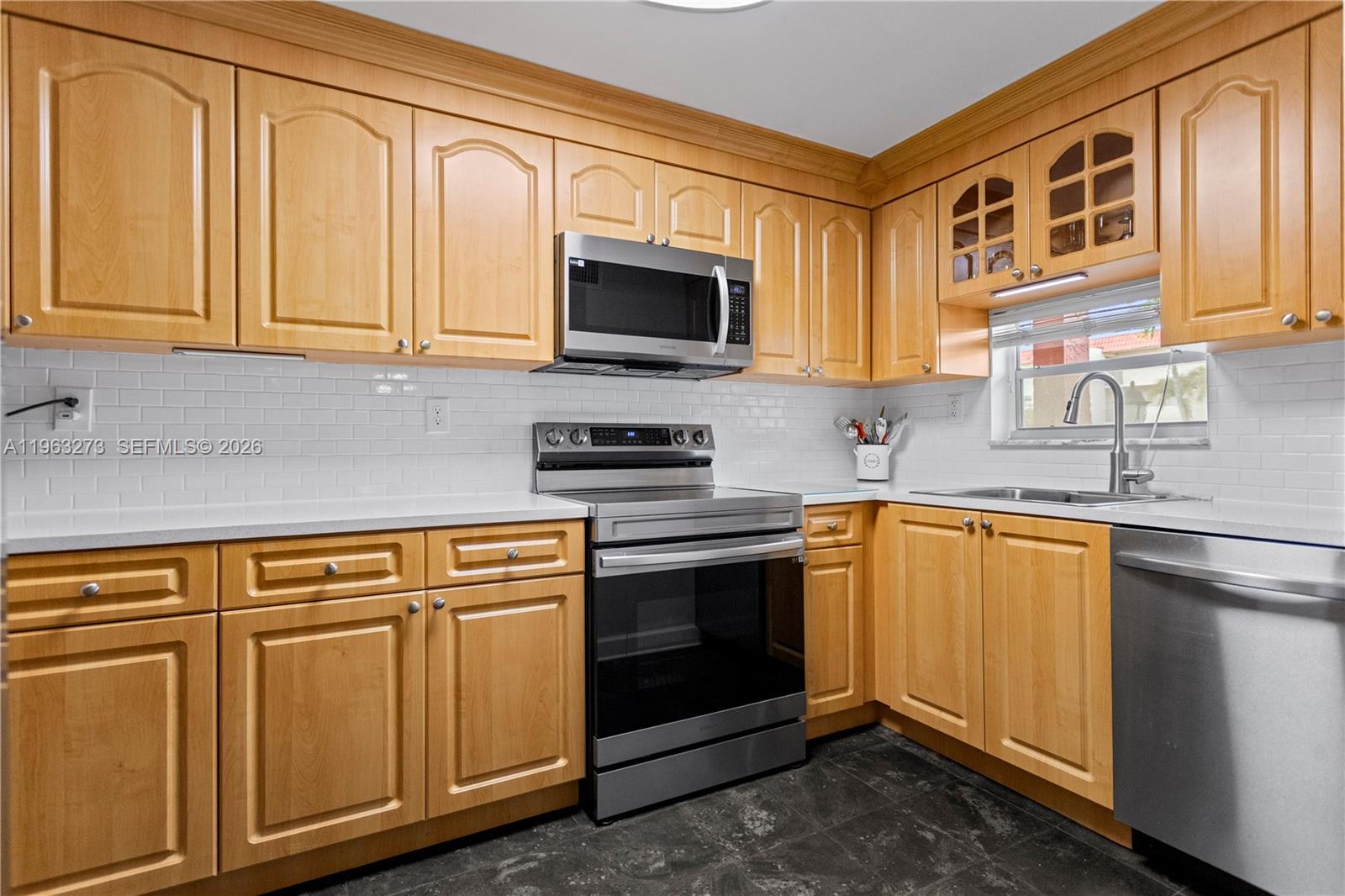HOLLYBROOK GOLF AND - Residential