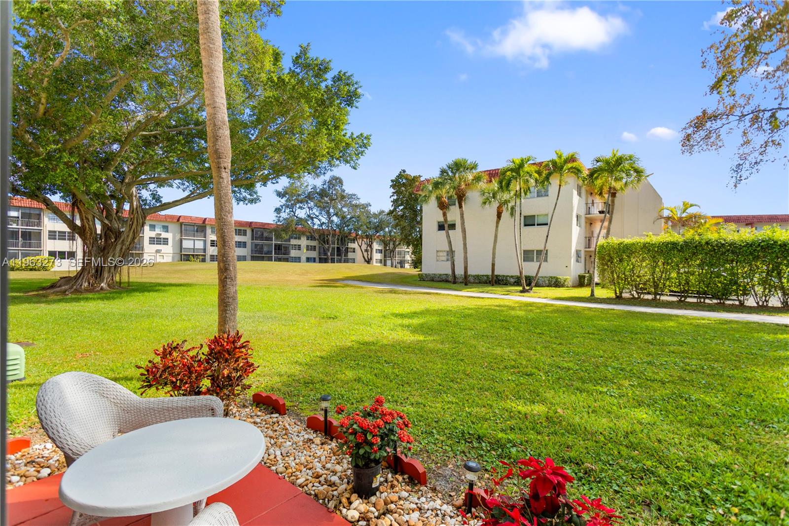 HOLLYBROOK GOLF AND - Residential