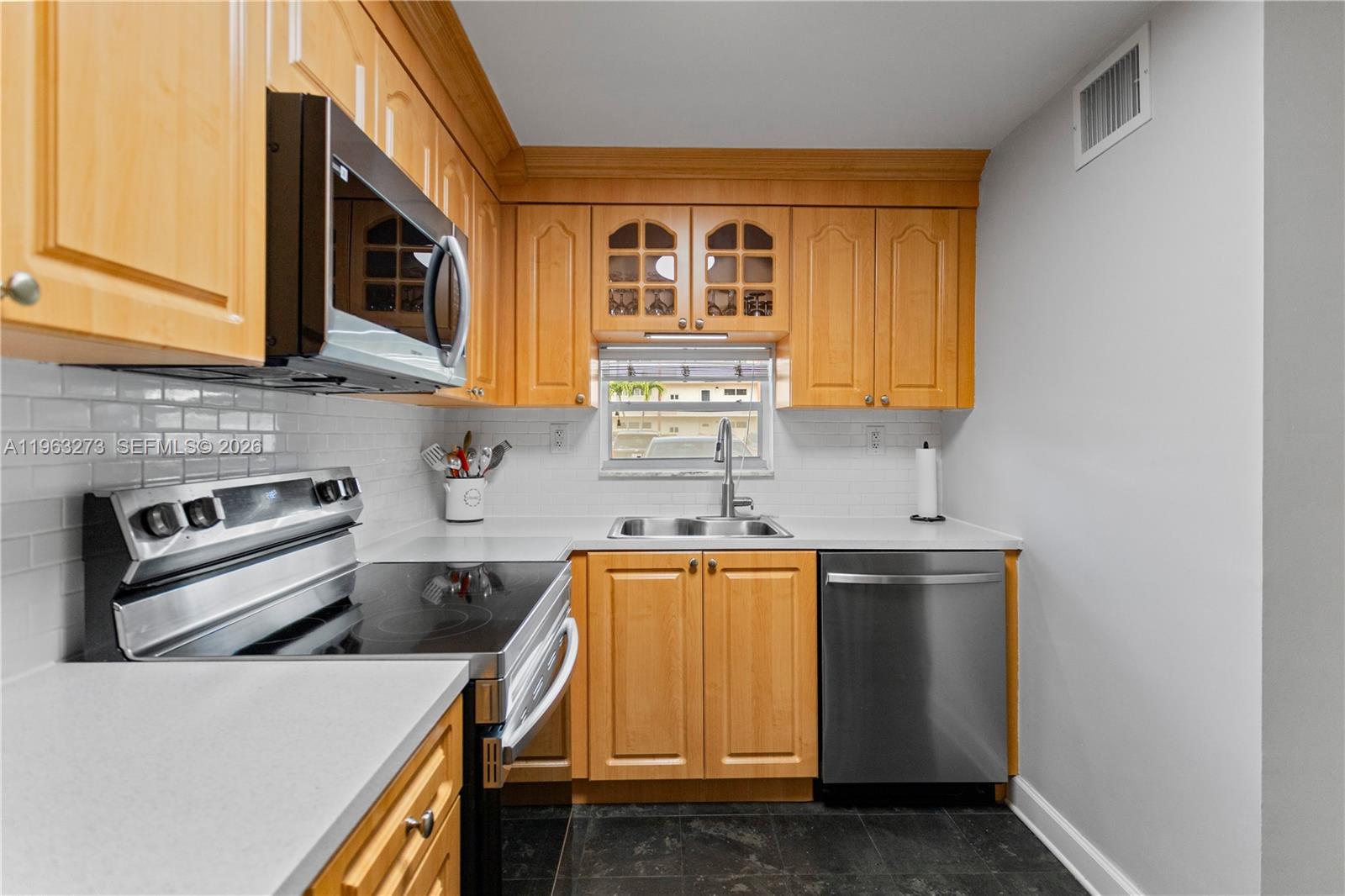 HOLLYBROOK GOLF AND - Residential