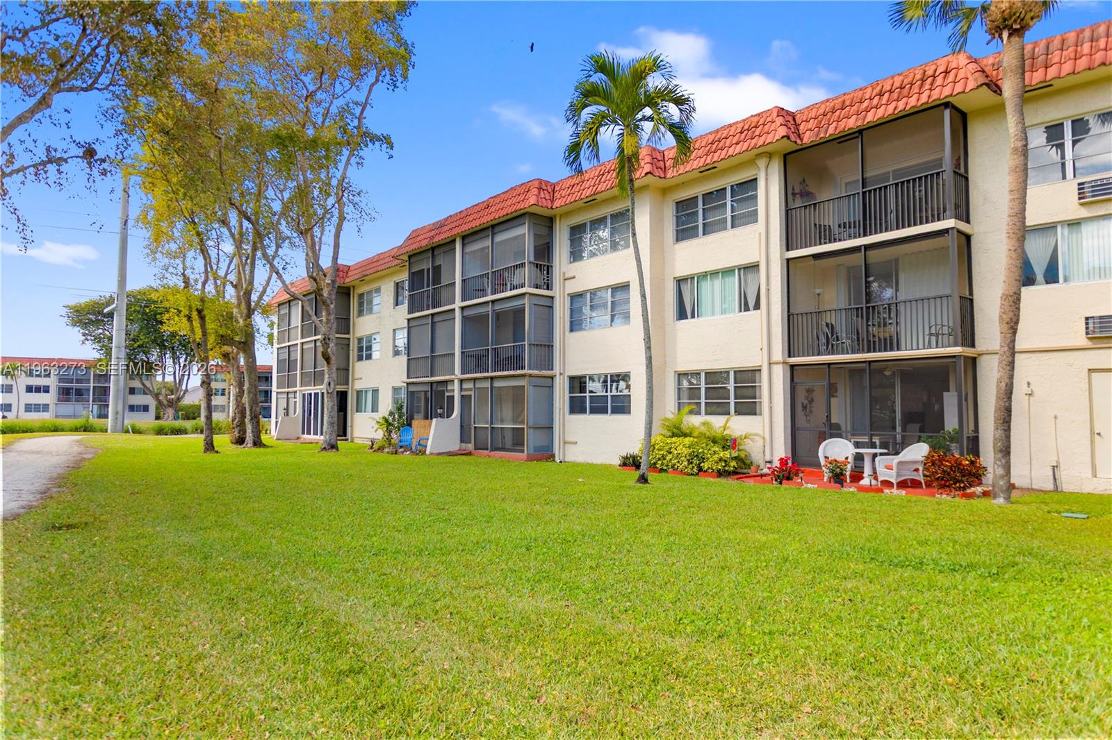 HOLLYBROOK GOLF AND - Residential