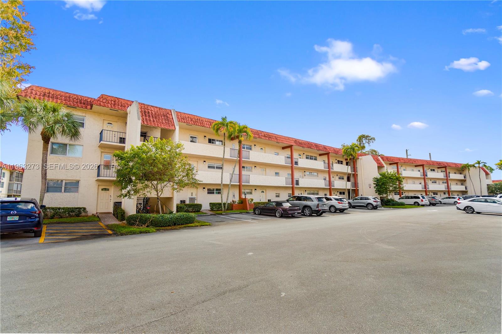 HOLLYBROOK GOLF AND - Residential