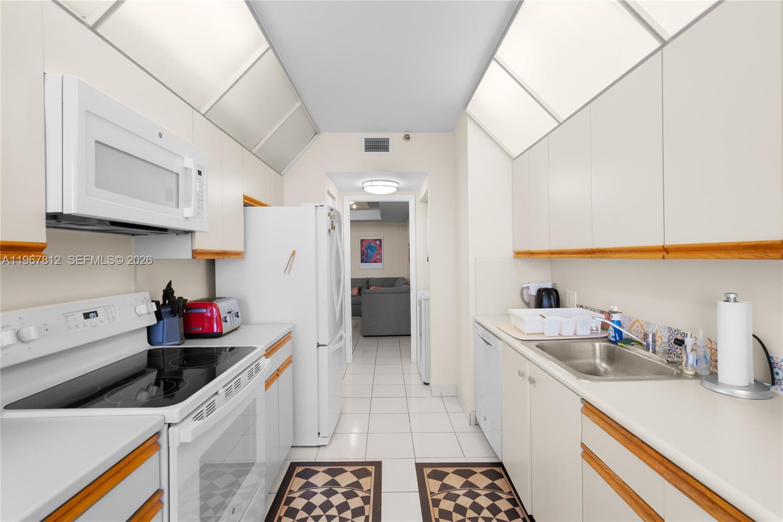HAMPTONS WEST CONDO - Residential