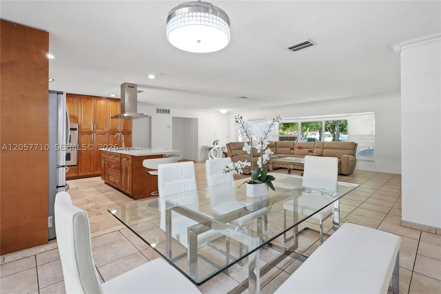 HOLLYWOOD HILLS - Residential