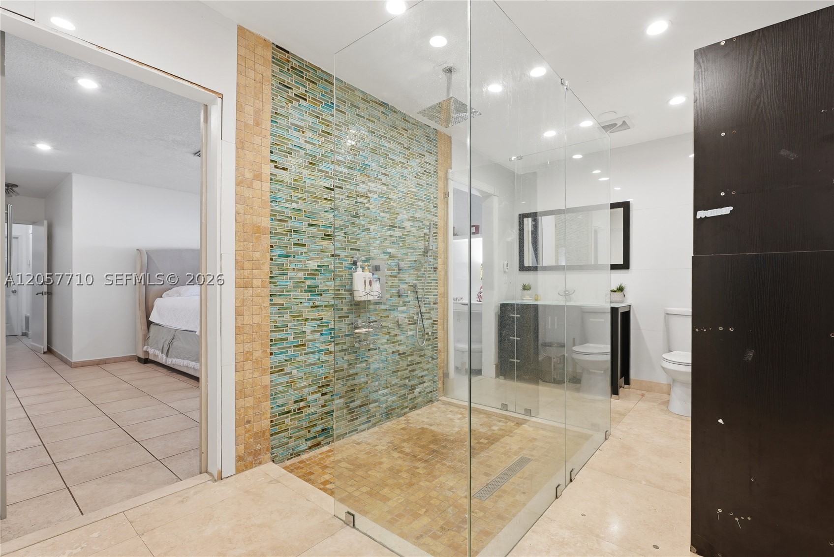 HOLLYWOOD HILLS - Residential