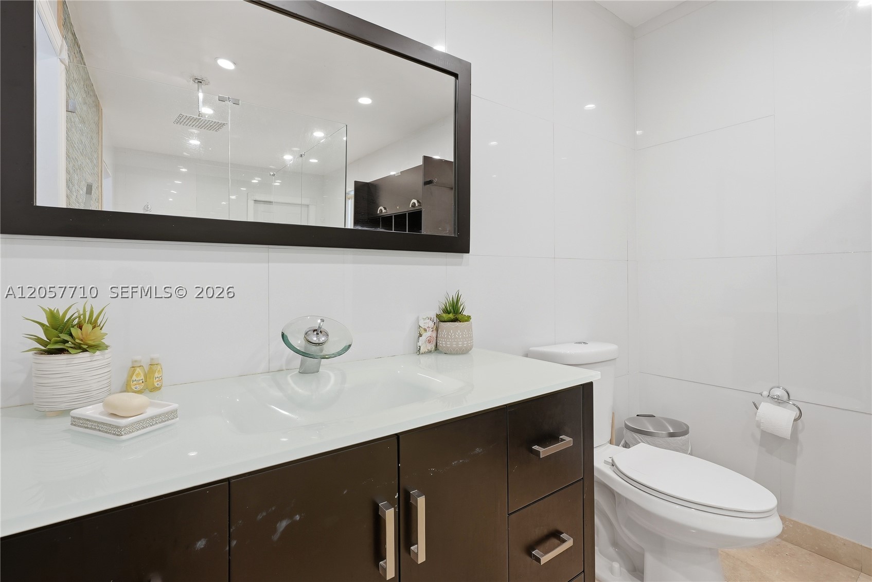 HOLLYWOOD HILLS - Residential