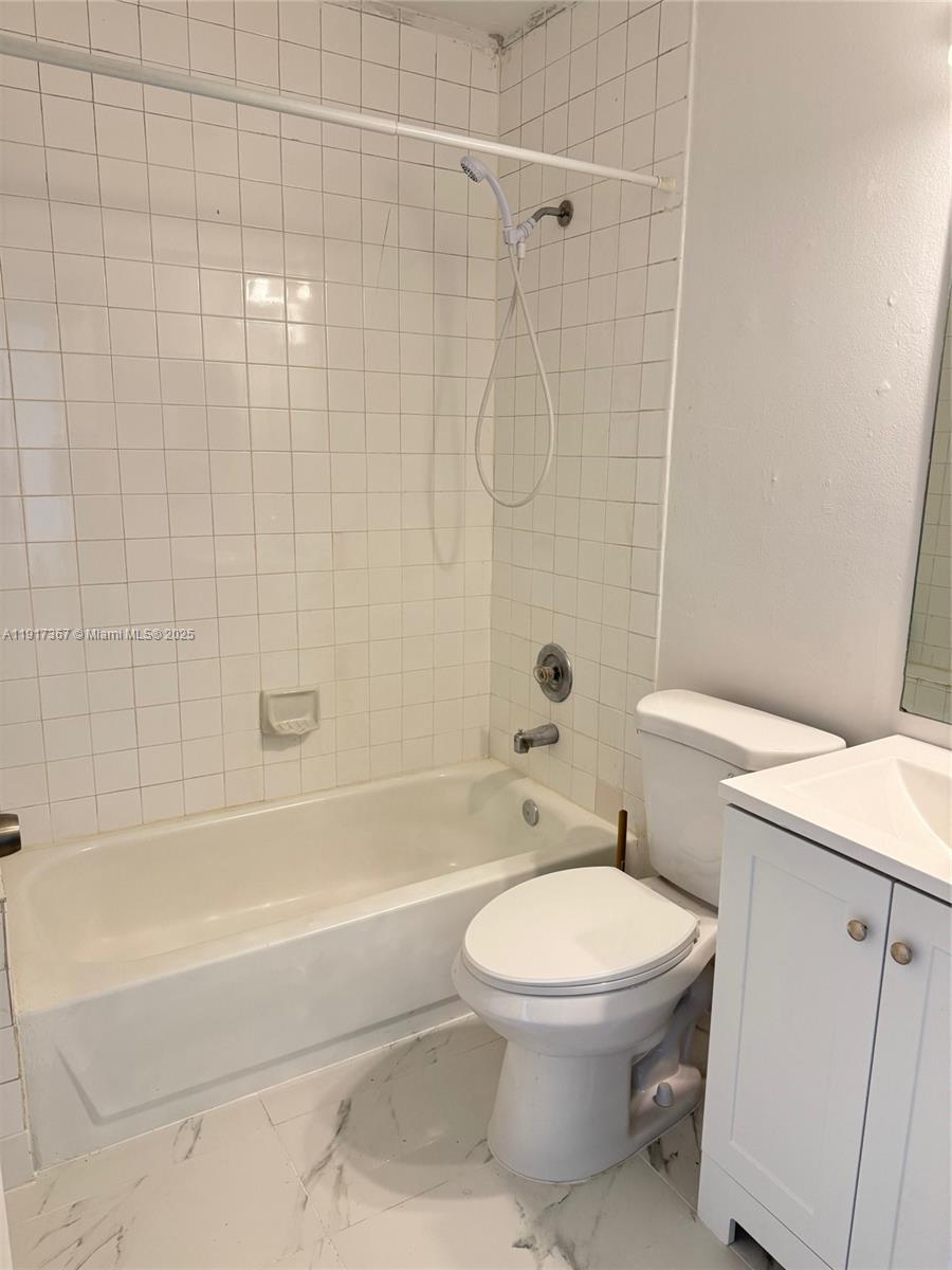 SAGA BAY TOWNHOMES - Residential