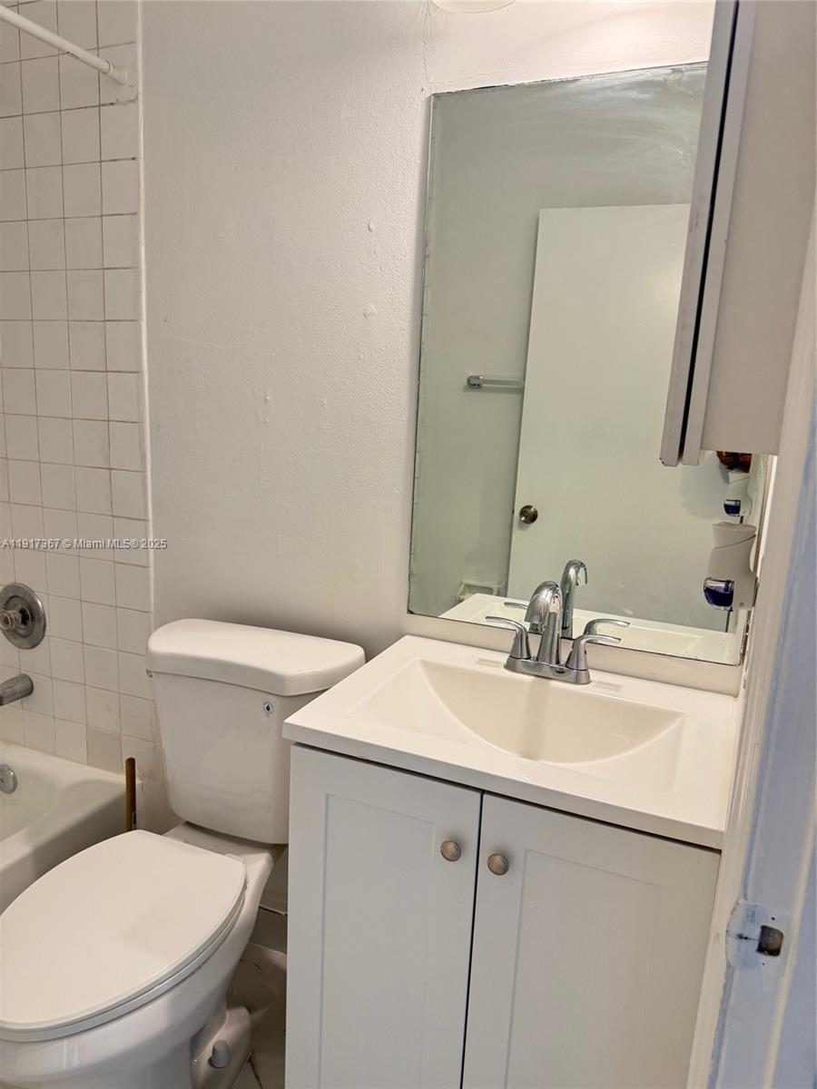 SAGA BAY TOWNHOMES - Residential