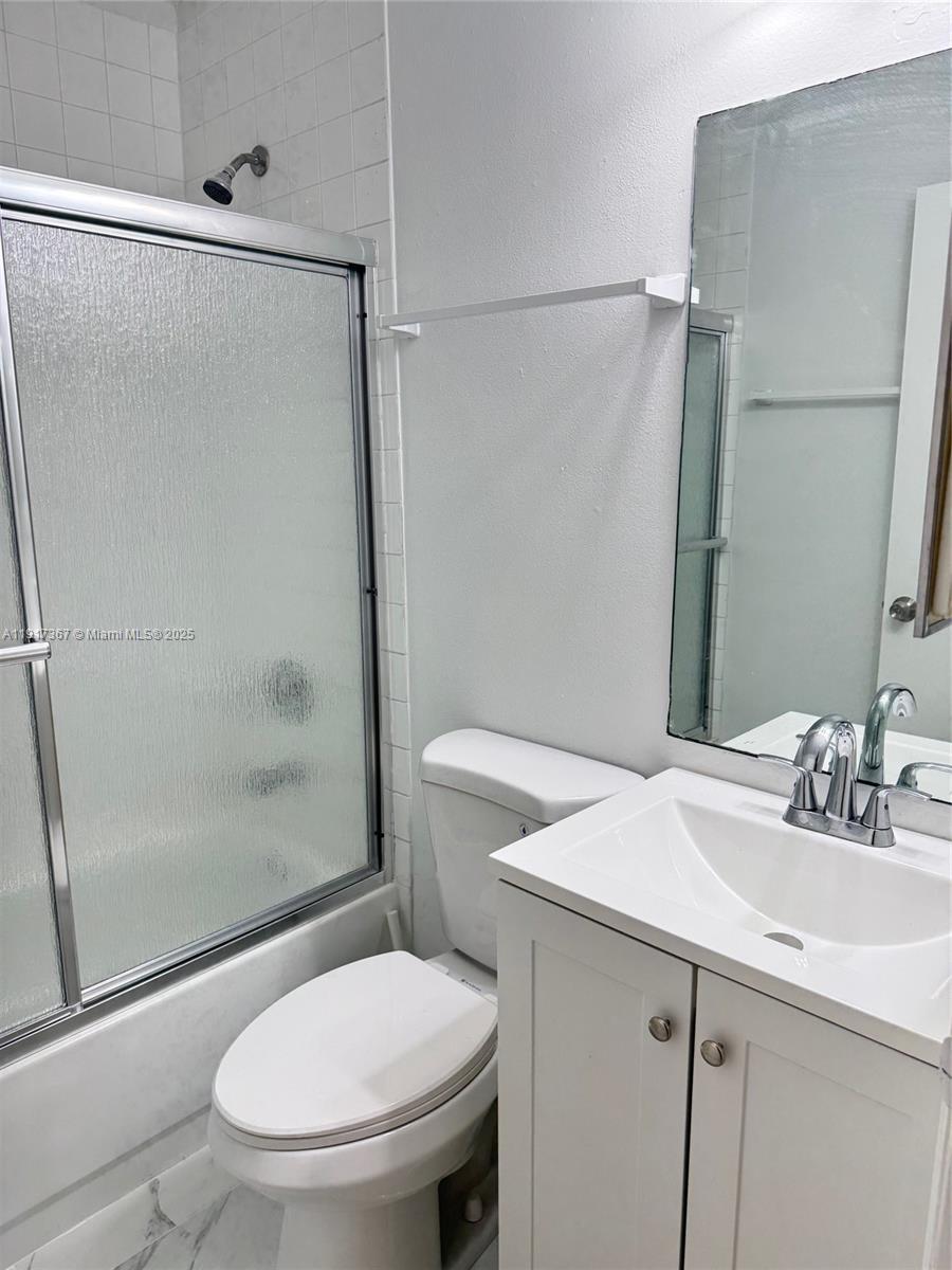 SAGA BAY TOWNHOMES - Residential