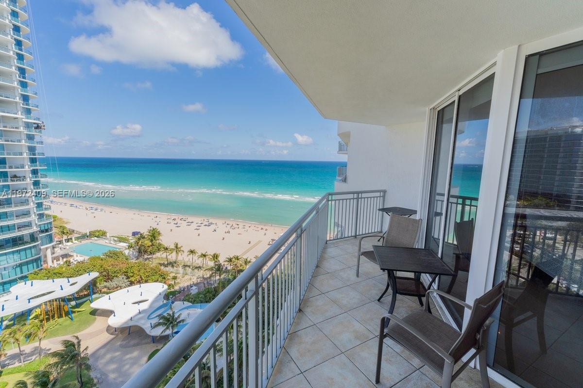 1BR/1BA Condo in Sunny Isles Beach – 15th Floor
1 bedroom / 1 bathroom unit located on the 15th floor with panoramic ocean and city views. Ideal elevation offering natural light and reduced street noise.

Oceanfront building with resort-style amenities including swimming pool, jacuzzi, on-site bar and restaurant, Gym, beach service with chairs, umbrellas and towels, and children’s recreational areas. around.

This unit is part of the exclusive 5% of the building that allows the owner to reside year-round. Excellent opportunity for investors: immediate rentals permitted with a 3-month minimum up to 4 times per year, or up to 6 months twice per year.

Prime location near Aventura Mall, approximately 25 minutes from Miami International Airport and Fort Lauderdale-Hollywood International Airport. Close to parks, shopping plazas, cafes, and restaurants.