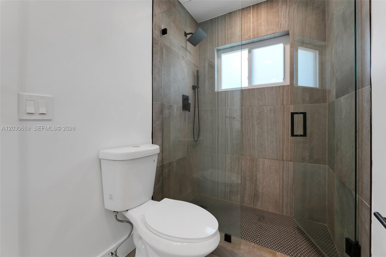 IMPERIAL POINT 2 SEC - Residential Lease