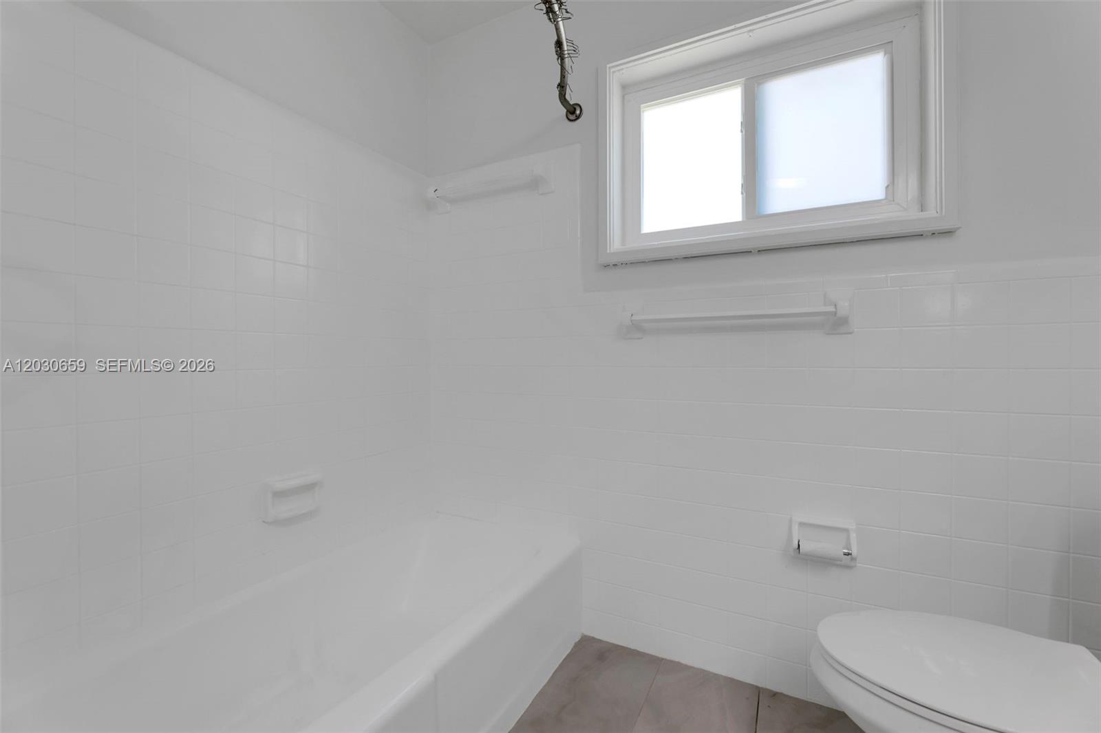 IMPERIAL POINT 2 SEC - Residential Lease