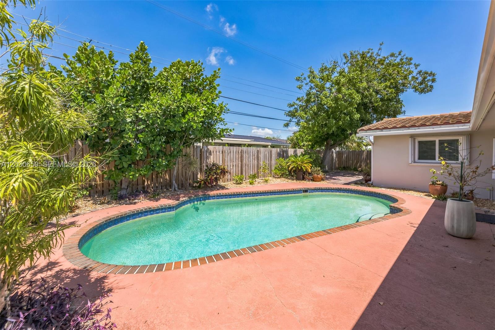 IMPERIAL POINT 2 SEC - Residential Lease