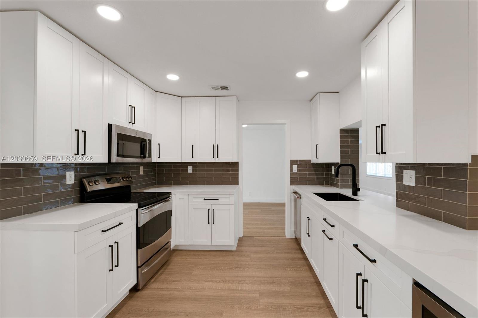 IMPERIAL POINT 2 SEC - Residential Lease