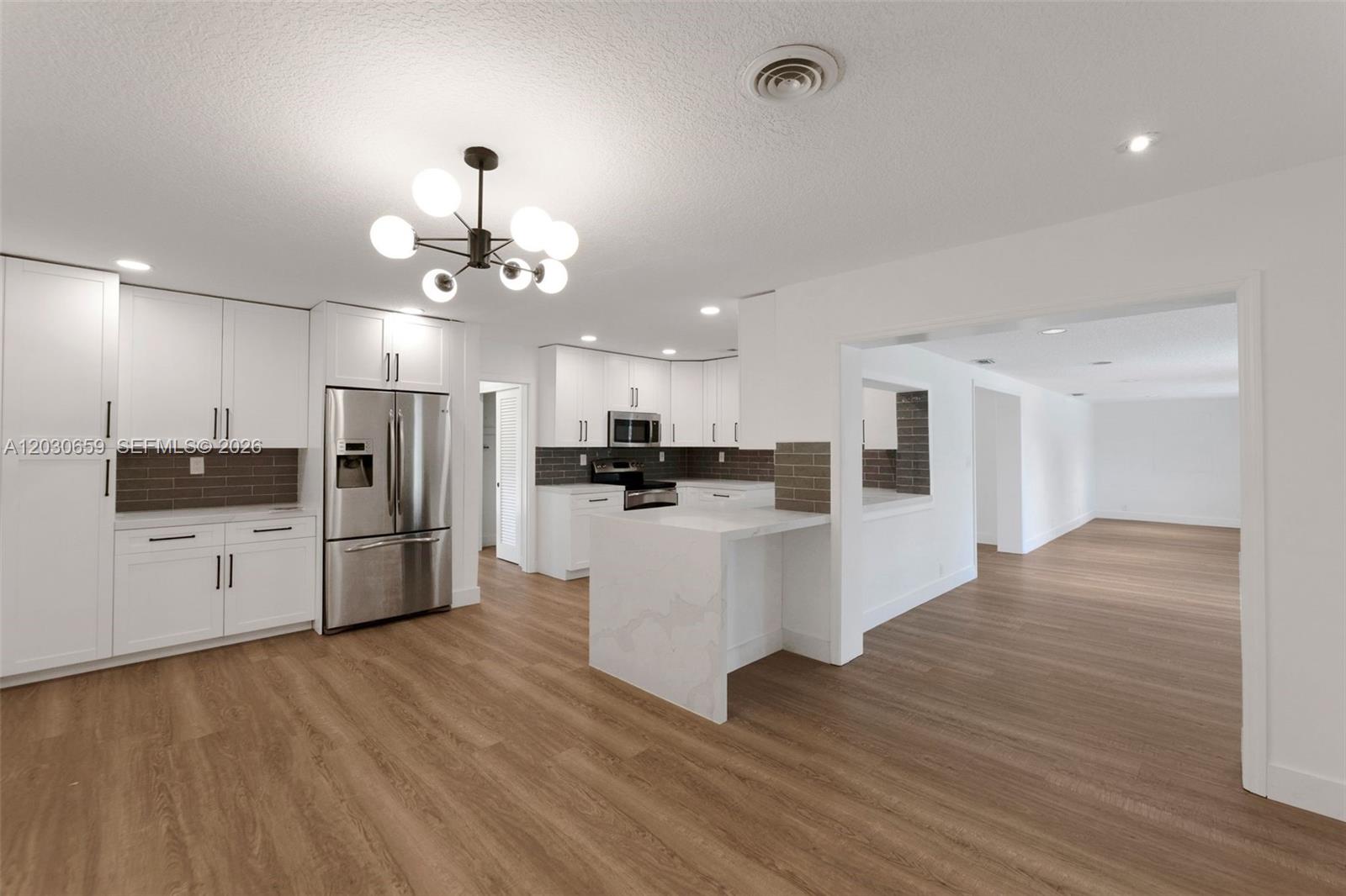 IMPERIAL POINT 2 SEC - Residential Lease