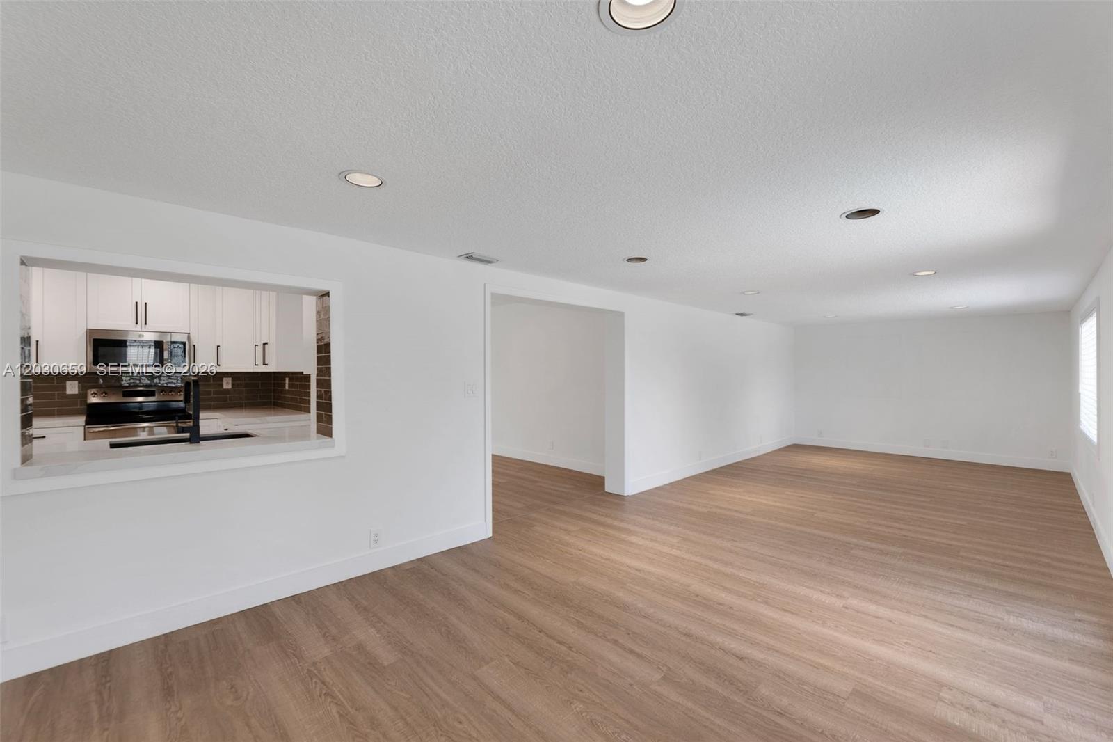 IMPERIAL POINT 2 SEC - Residential Lease